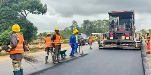 [K-news24] le ministre des travaux publics, Emmanuel Ngannou Djoumessi, a annoncé de nouvelles avancées dans les projets routiers structurants au Cameroun.